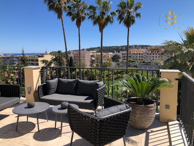 Agence immobilière de L & SO Côte d'Azur  / SOPHIE PARIS