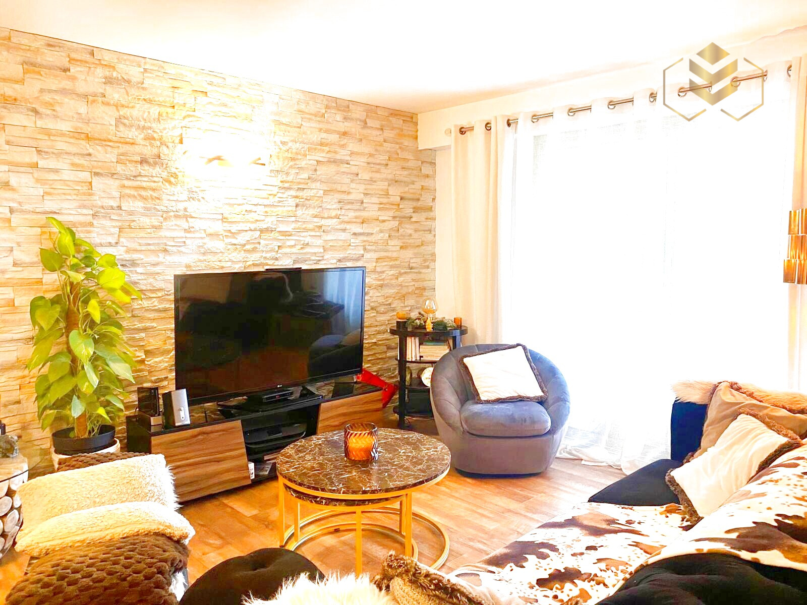 Agence immobilière de L & SO Côte d'Azur  / SOPHIE PARIS