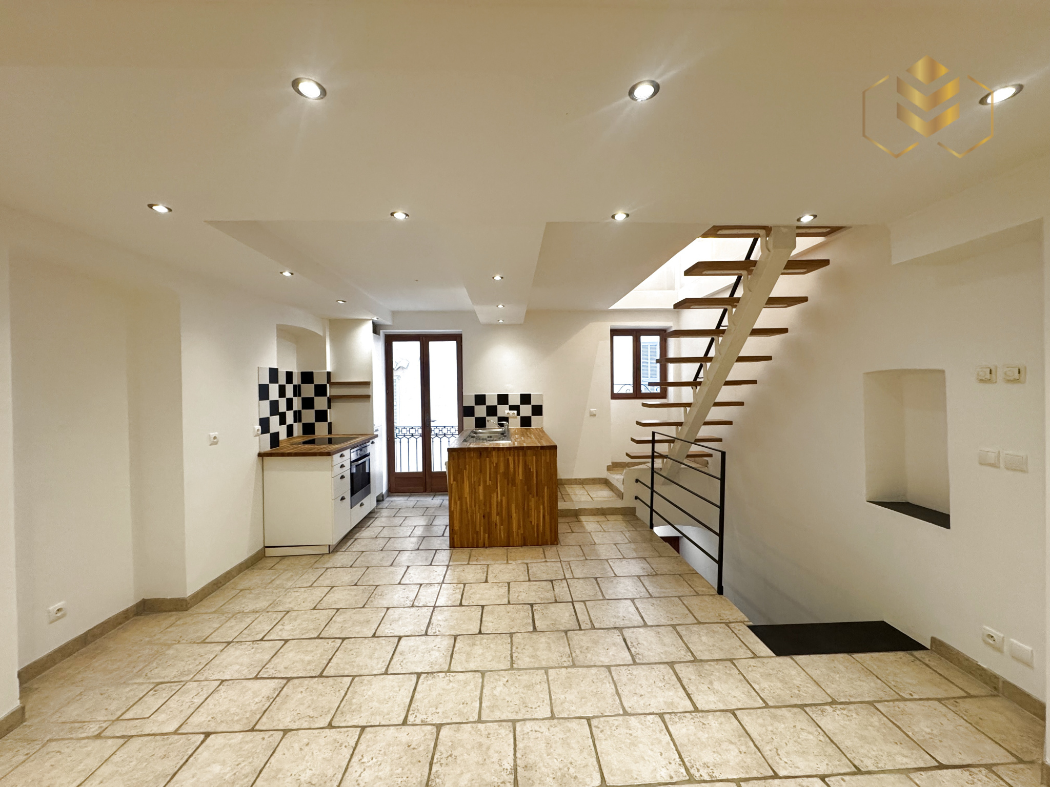 Agence immobilière de L & SO Côte d'Azur  / SOPHIE PARIS