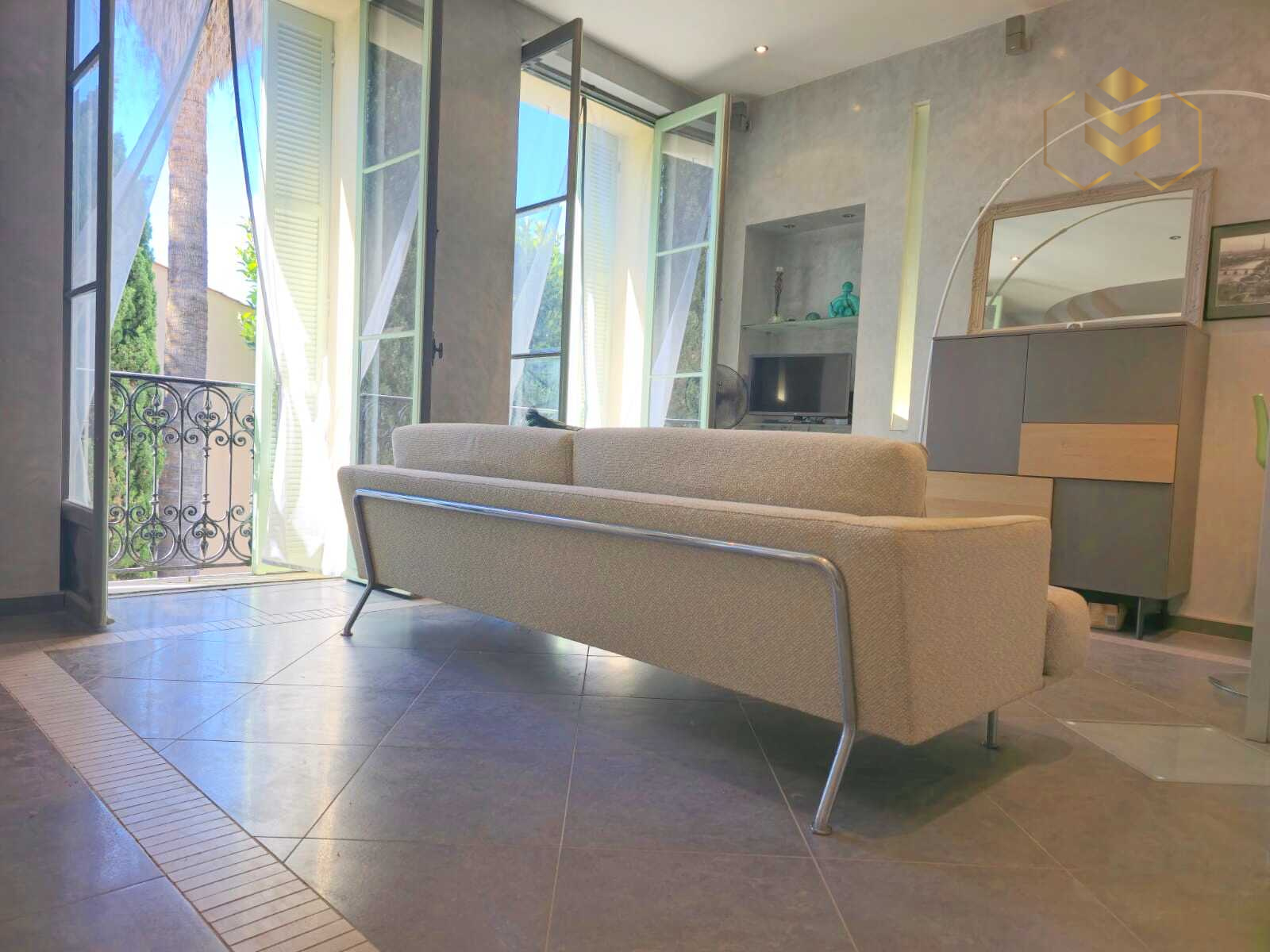 Agence immobilière de L & SO Côte d'Azur  / SOPHIE PARIS