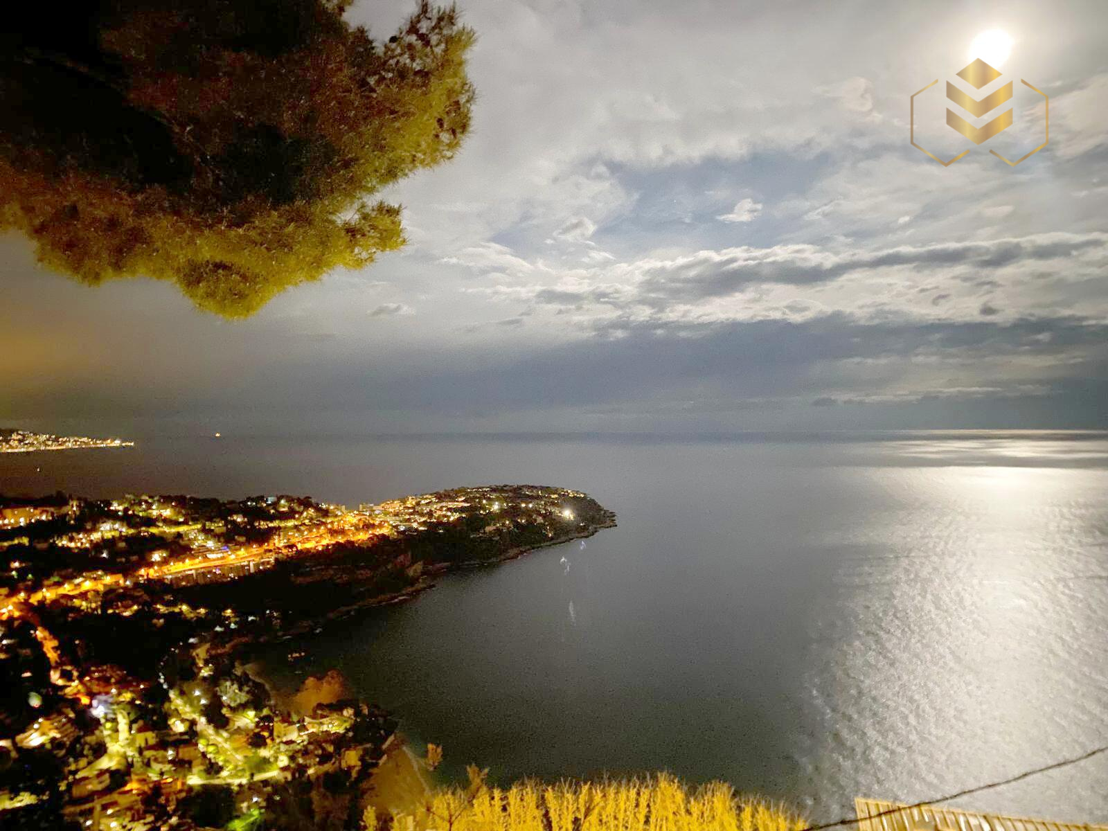 Agence immobilière de L & SO Côte d'Azur  / SOPHIE PARIS