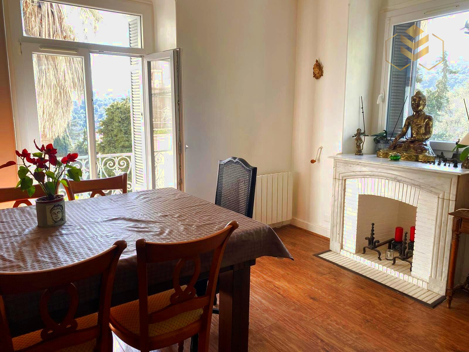 Agence immobilière de L & SO Côte d'Azur  / SOPHIE PARIS