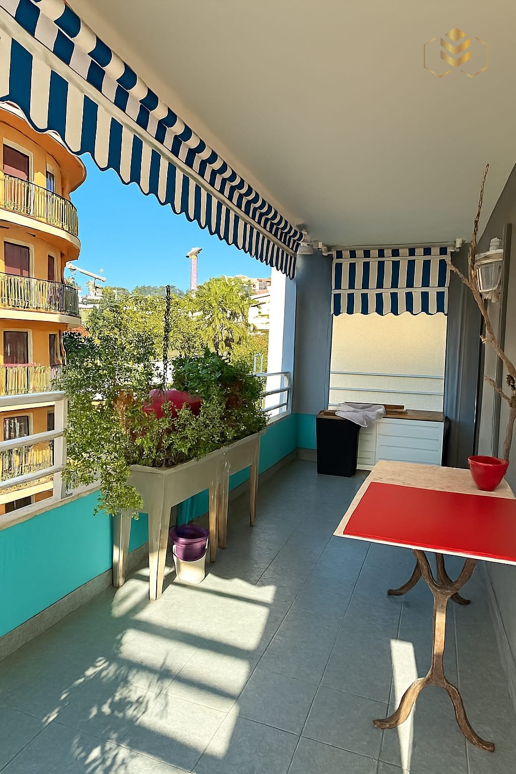 Agence immobilière de L & SO Côte d'Azur  / SOPHIE PARIS