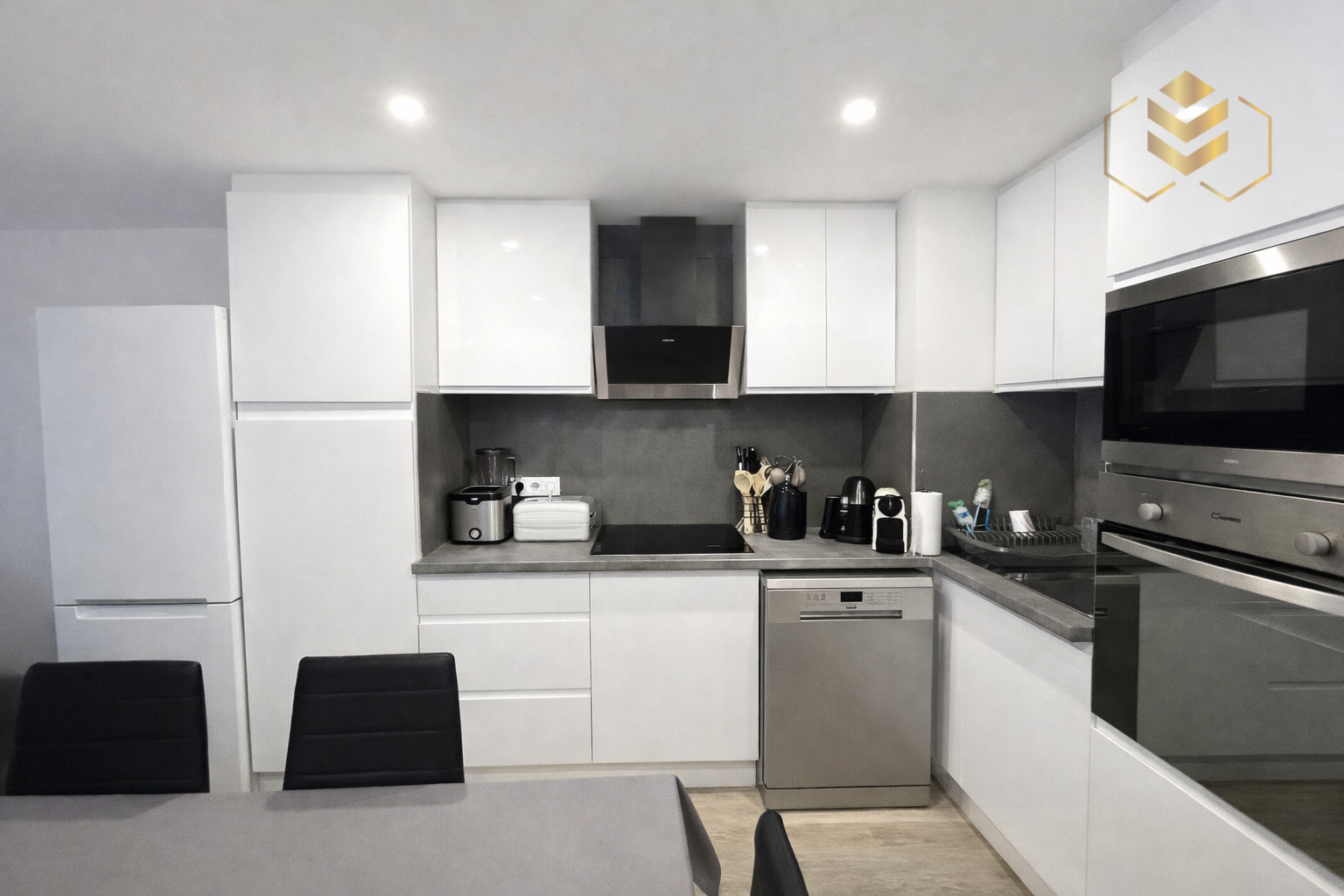 Agence immobilière de L & SO Côte d'Azur  / SOPHIE PARIS