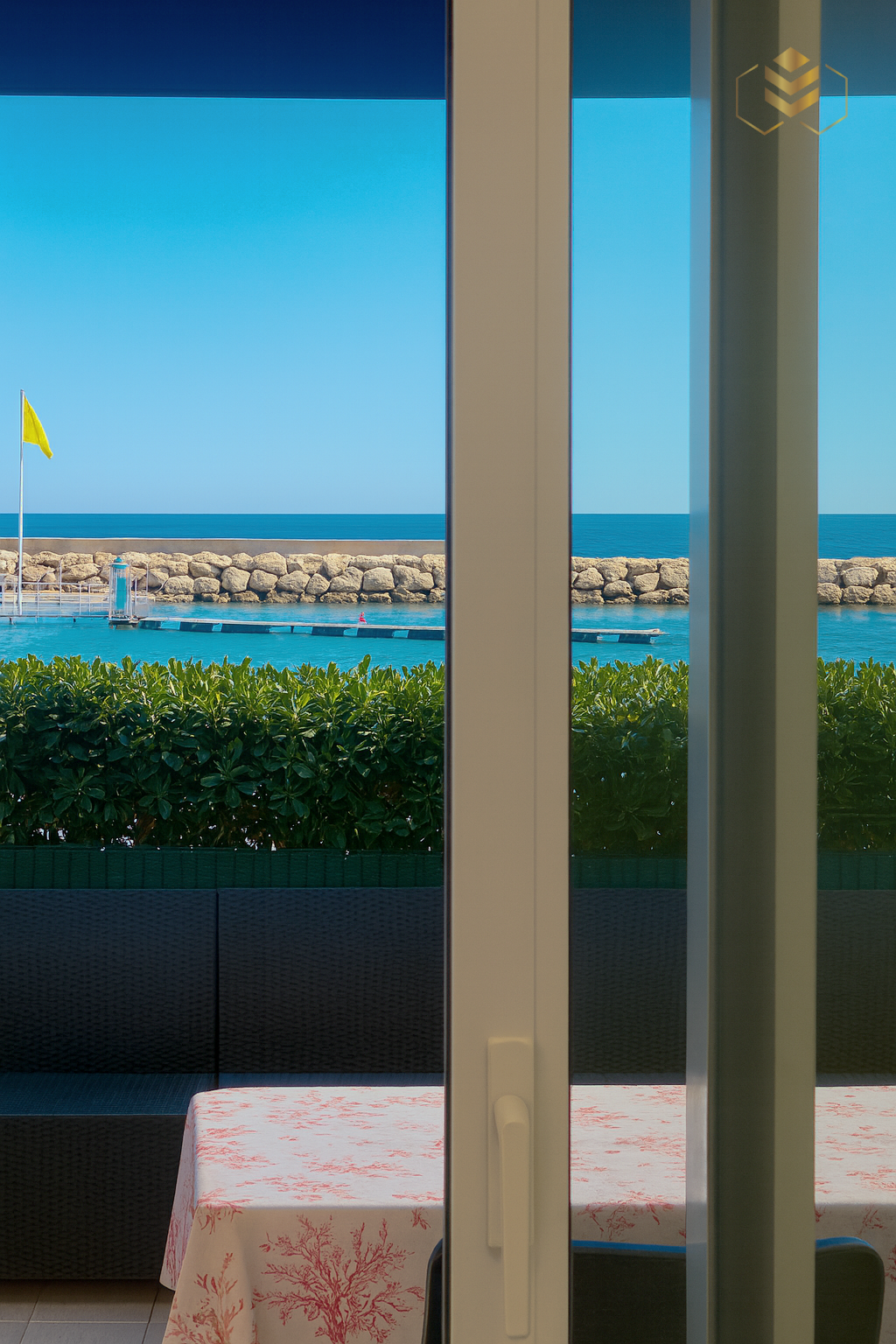 Agence immobilière de L & SO Côte d'Azur  / SOPHIE PARIS