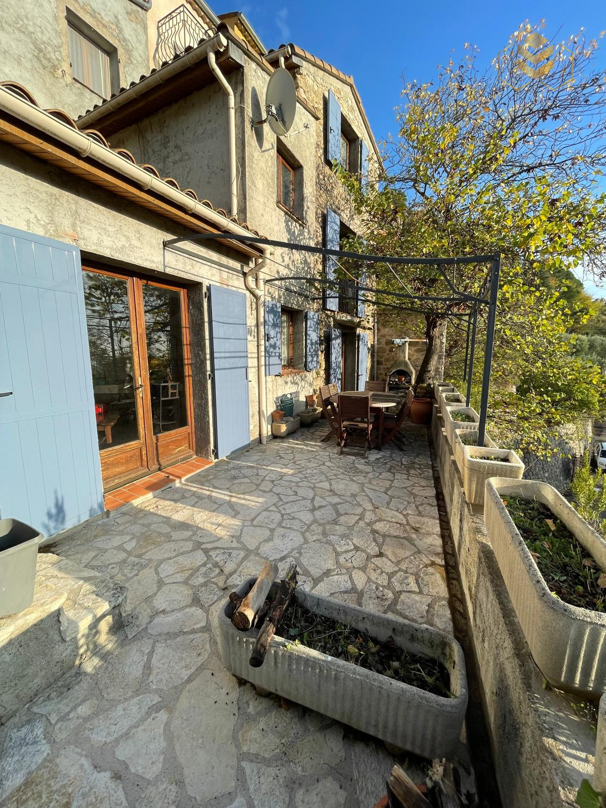 Agence immobilière de L & SO Côte d'Azur  / SOPHIE PARIS