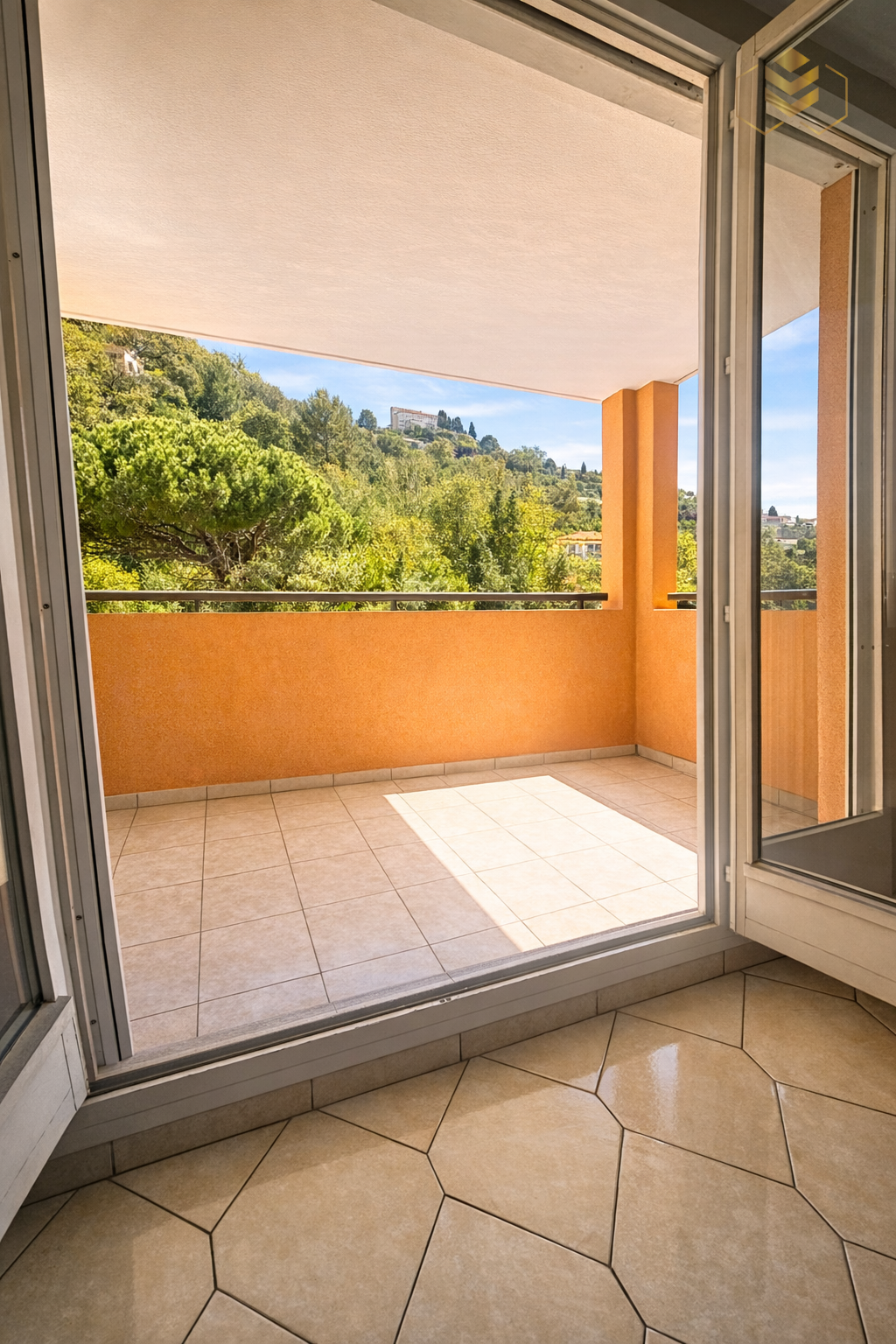 Agence immobilière de L & SO Côte d'Azur  / SOPHIE PARIS