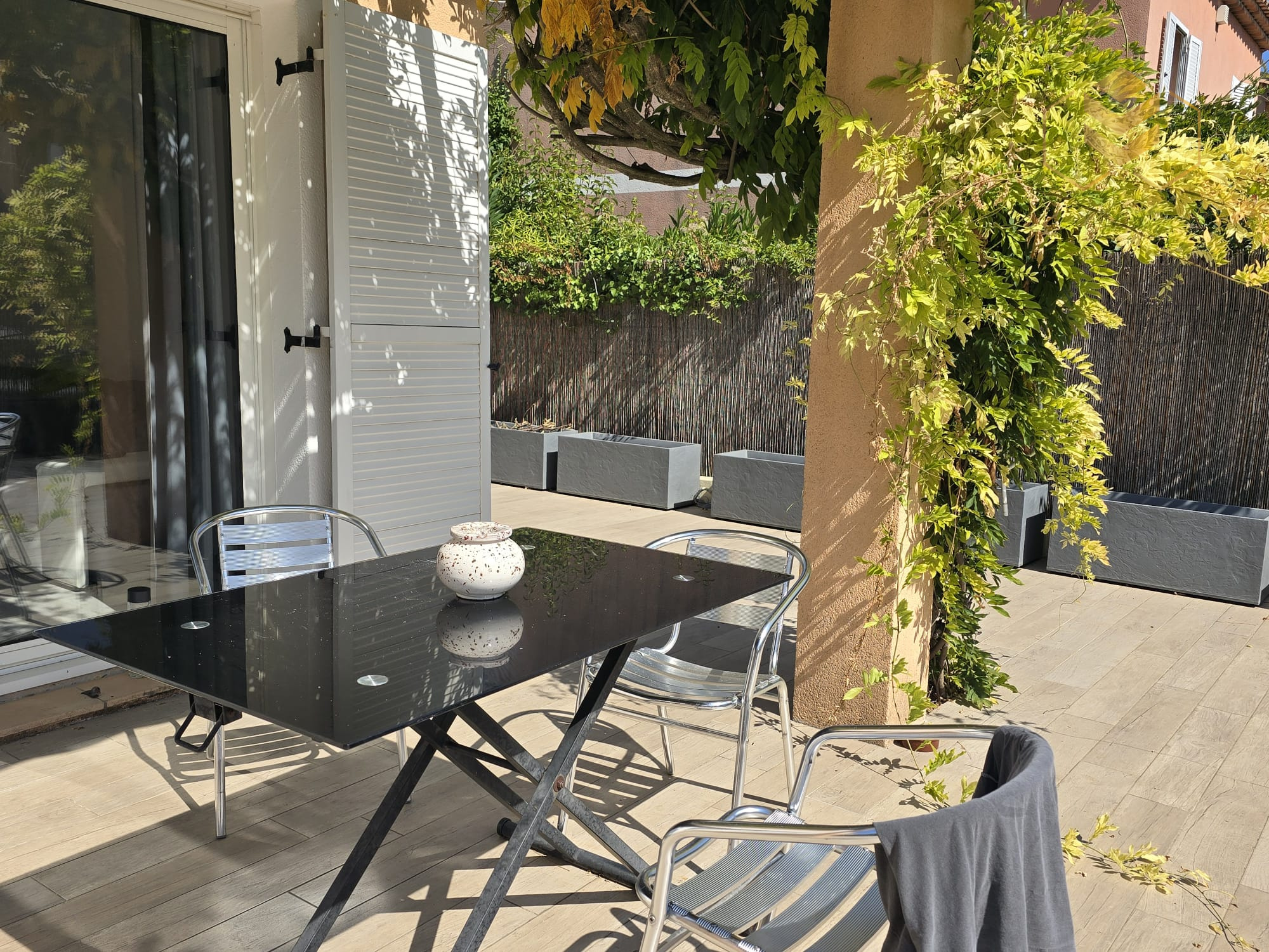 Agence immobilière de L & SO Côte d'Azur  / SOPHIE PARIS