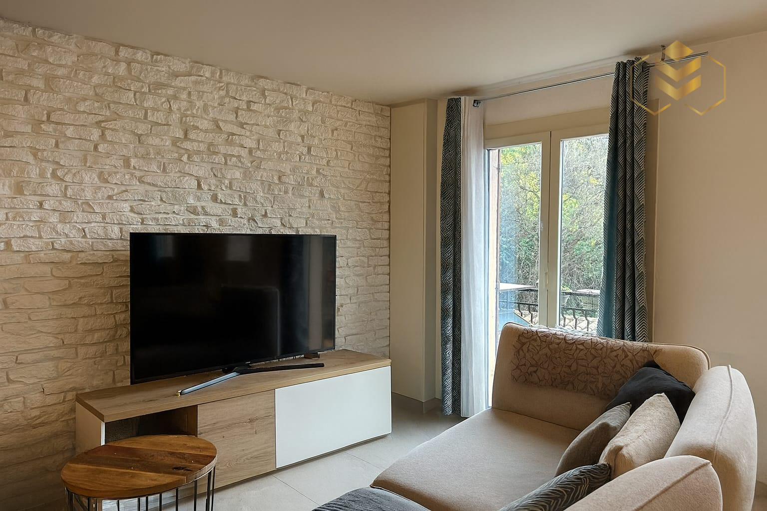 Agence immobilière de L & SO Côte d'Azur  / SOPHIE PARIS